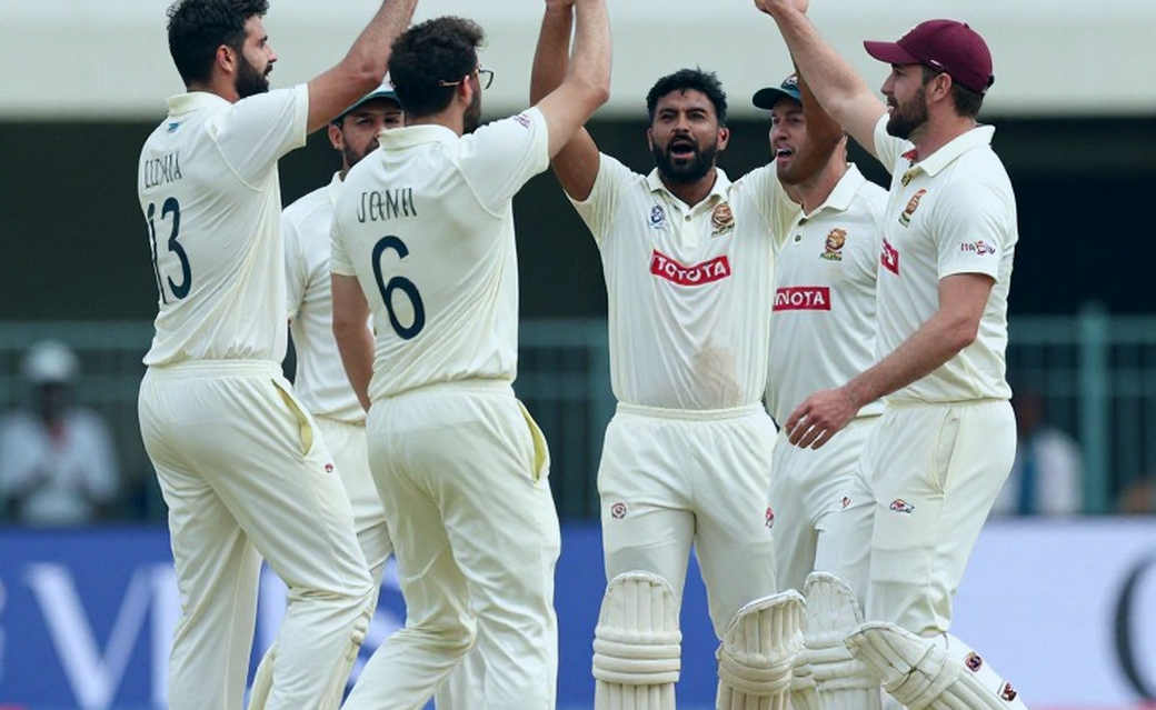 আহমেদাবাদের নীরবতা: কামিন্সের টস, হেডের ফুটওয়ার্ক এবং ভারতের ৩০–৪০ ওভারের ফাঁক