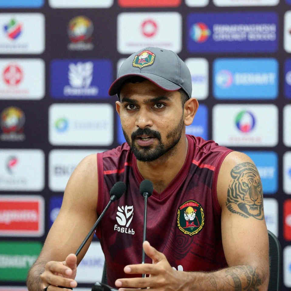 নিলামের হাততালি, এনওসি-র নীরবতা: ক্রিকেটের খেলোয়াড়-বদলের মৌসুমে যে খাতাটা কেউ দেখায় না
