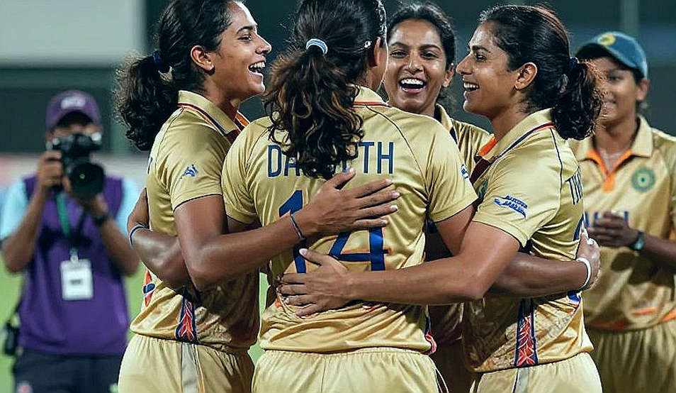 ষাট ওভারের পরের নীরব ঘণ্টা: টেস্ট ক্রিকেটের ভাগ্য যেখানে লেখা হয়