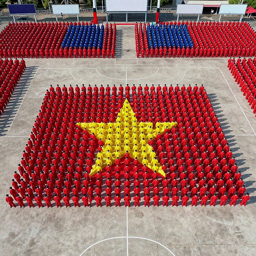 সাদা ডানা, কালো লেস, একটি ক্যাপশন: ইস্পোর্টসের হিসাবের খাতায় স্ট্রিমার-স্তরের পুনর্মূল্যায়ন
