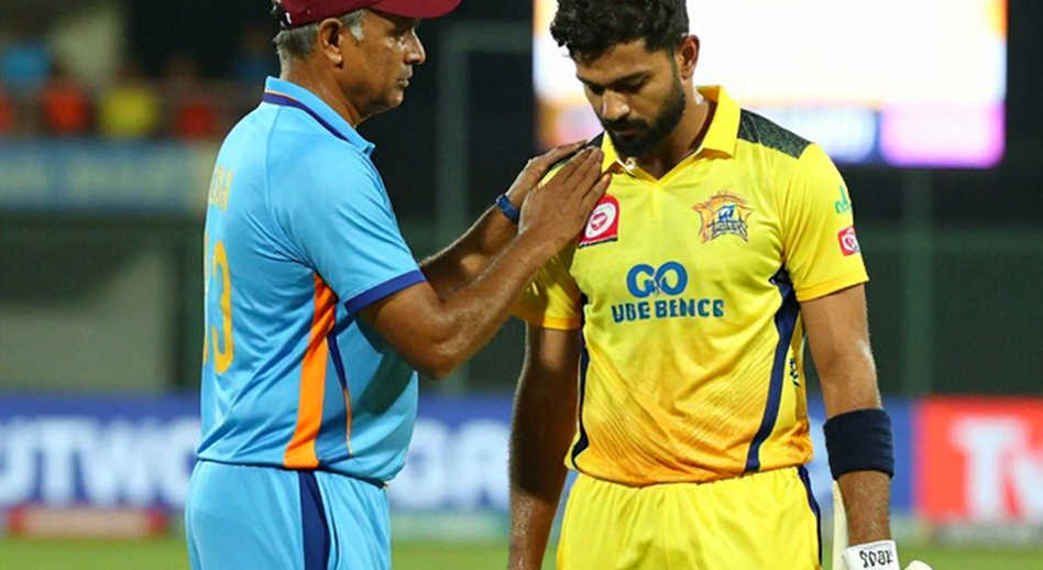 ৩০ গজের বাইরে দুই জন: পাওয়ারপ্লের ফাঁকটা দলগুলো নিজ হাতে খোলে